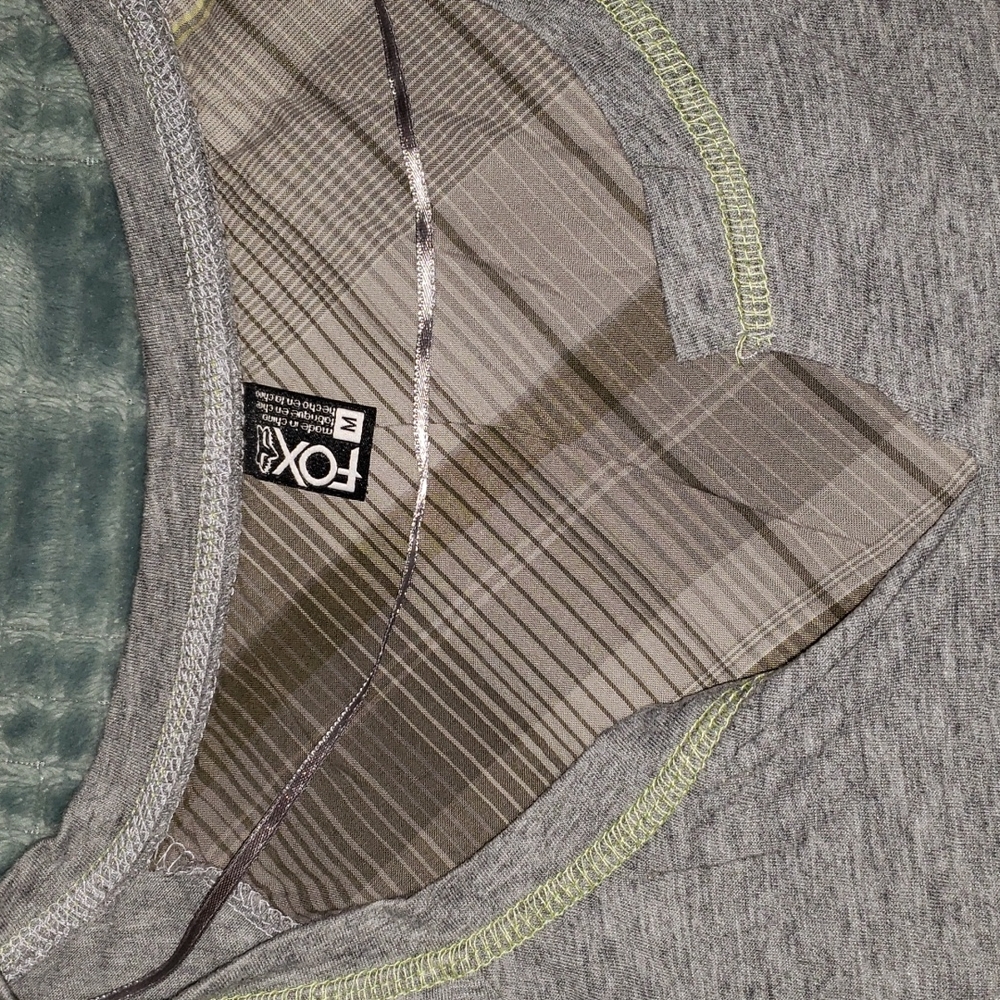 Fox v-neck tee - Picture 3 of 6